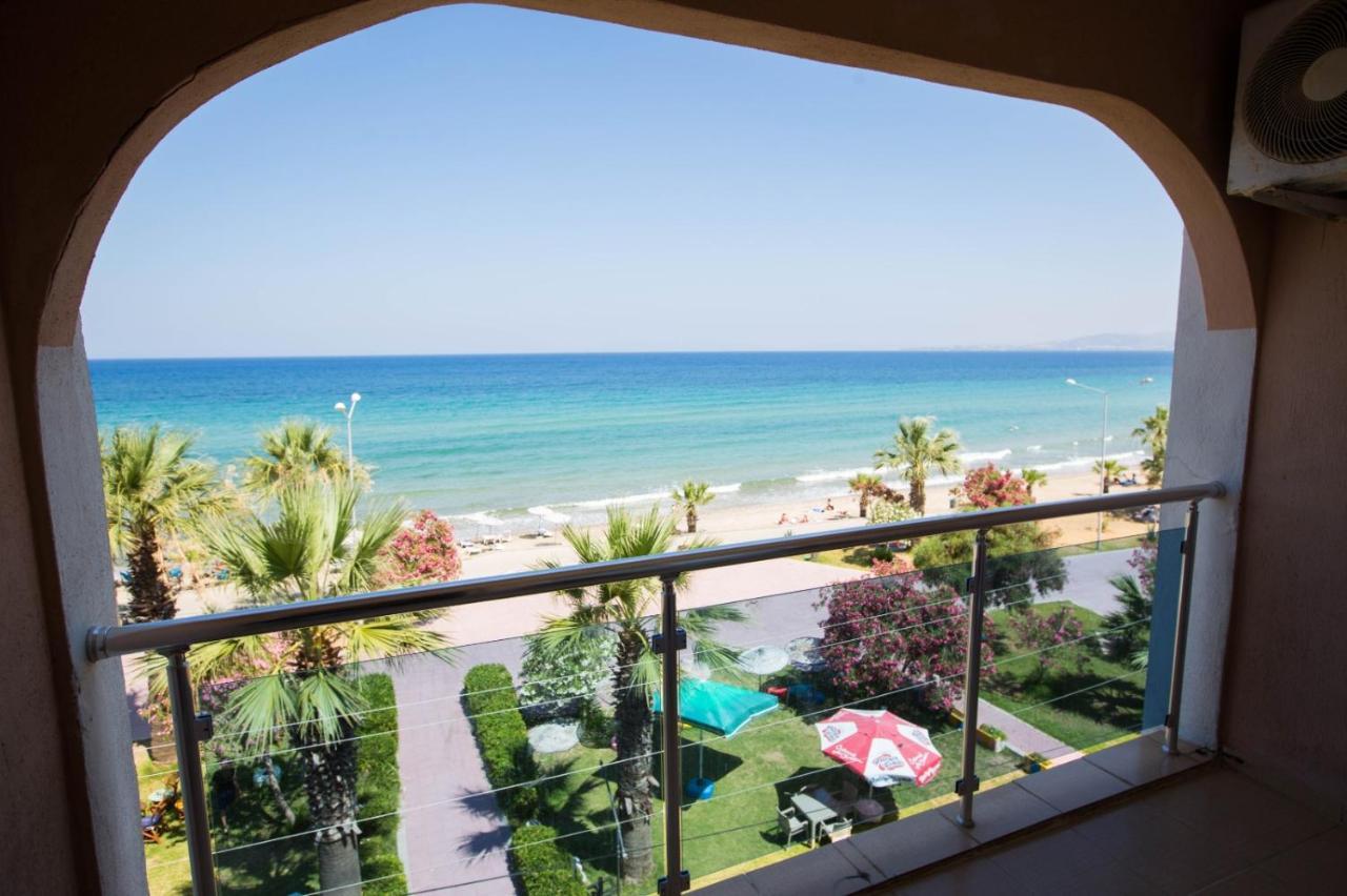 Holiday Hotel Kusadası Esterno foto