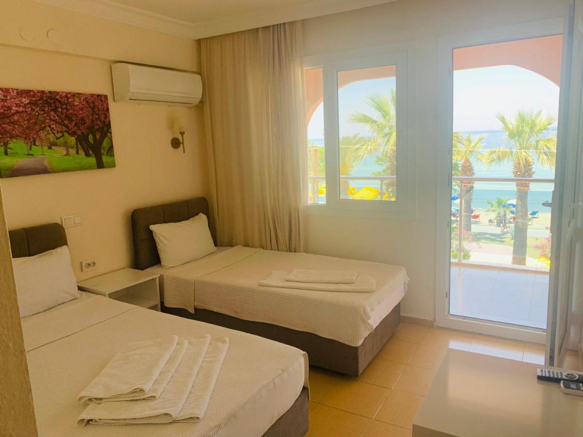 Holiday Hotel Kusadası Esterno foto
