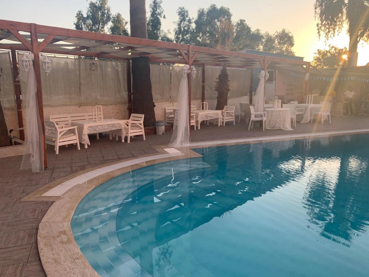 Holiday Hotel Kusadası Esterno foto
